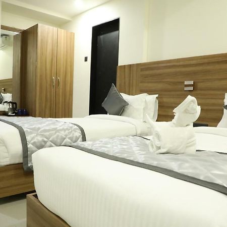Kyriad Hotel Solapur By Othpl Esterno foto