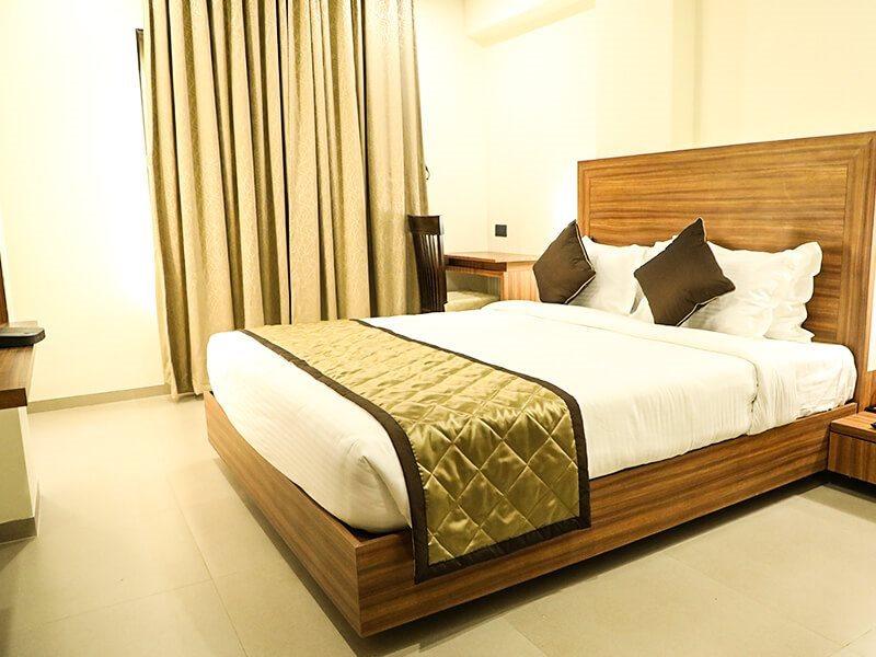 Kyriad Hotel Solapur By Othpl Esterno foto