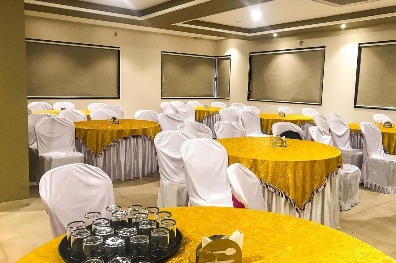 Kyriad Hotel Solapur By Othpl Esterno foto