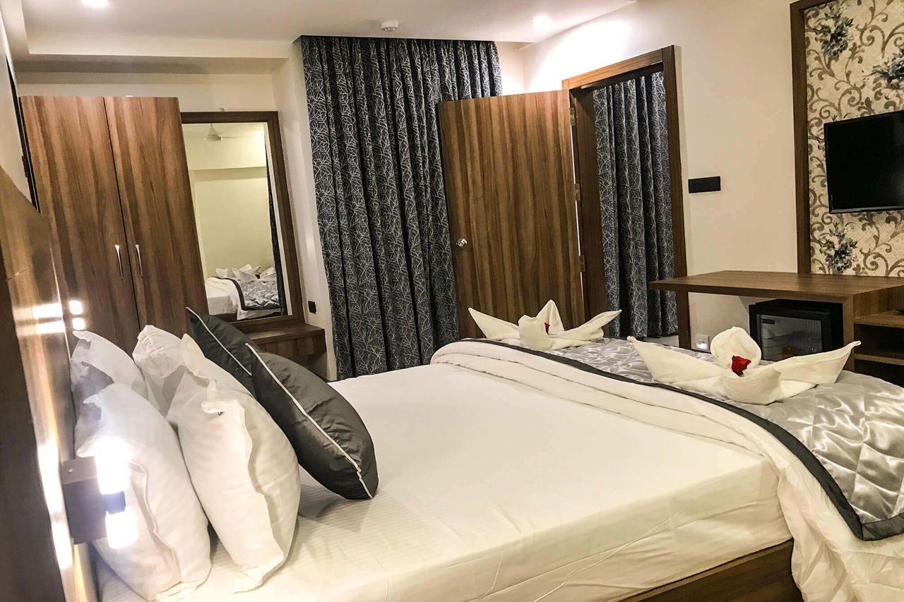 Kyriad Hotel Solapur By Othpl Esterno foto