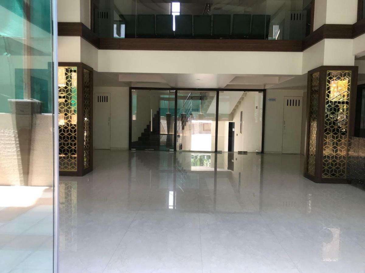 Kyriad Hotel Solapur By Othpl Esterno foto