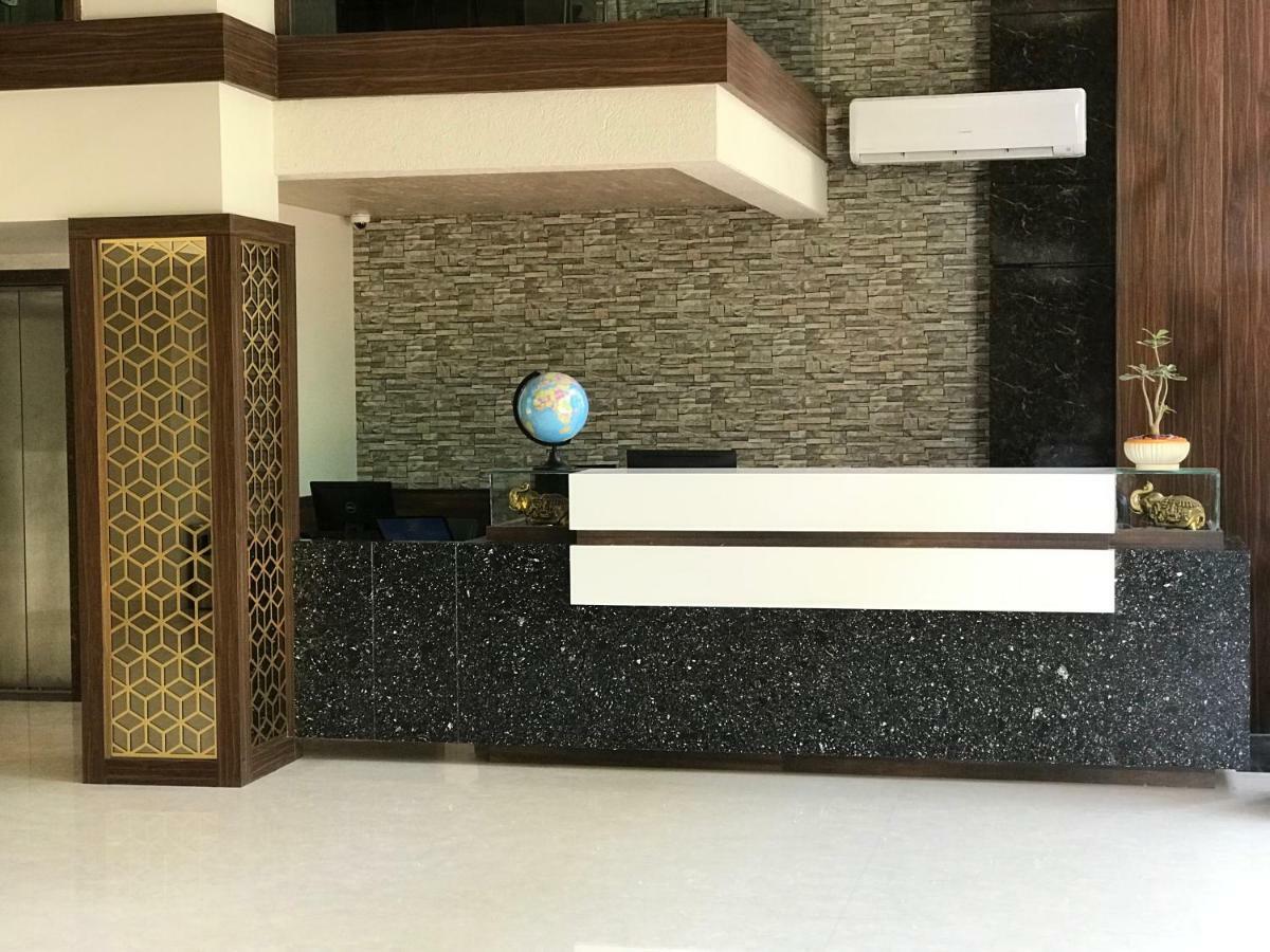 Kyriad Hotel Solapur By Othpl Esterno foto