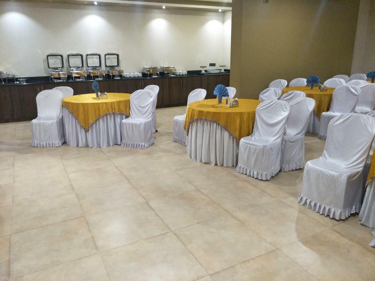 Kyriad Hotel Solapur By Othpl Esterno foto