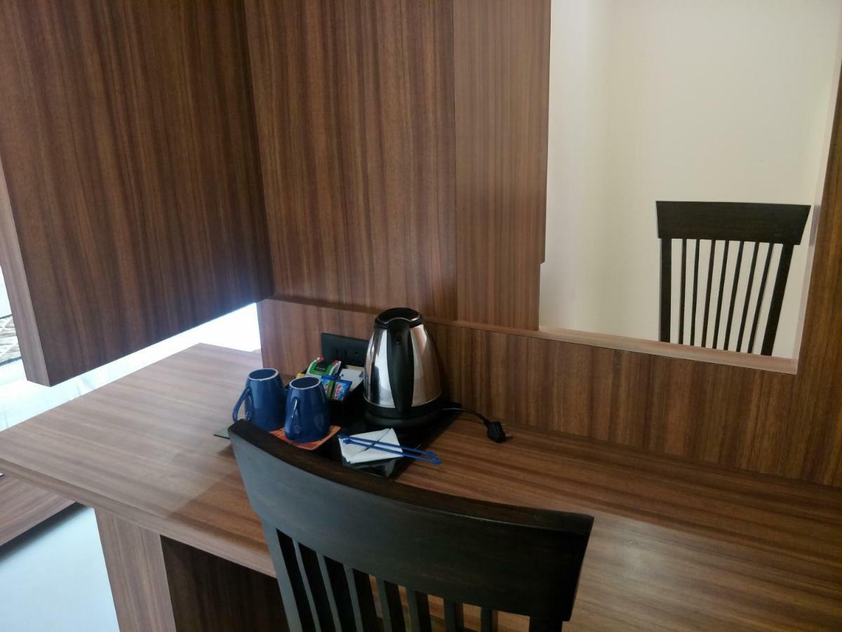 Kyriad Hotel Solapur By Othpl Esterno foto