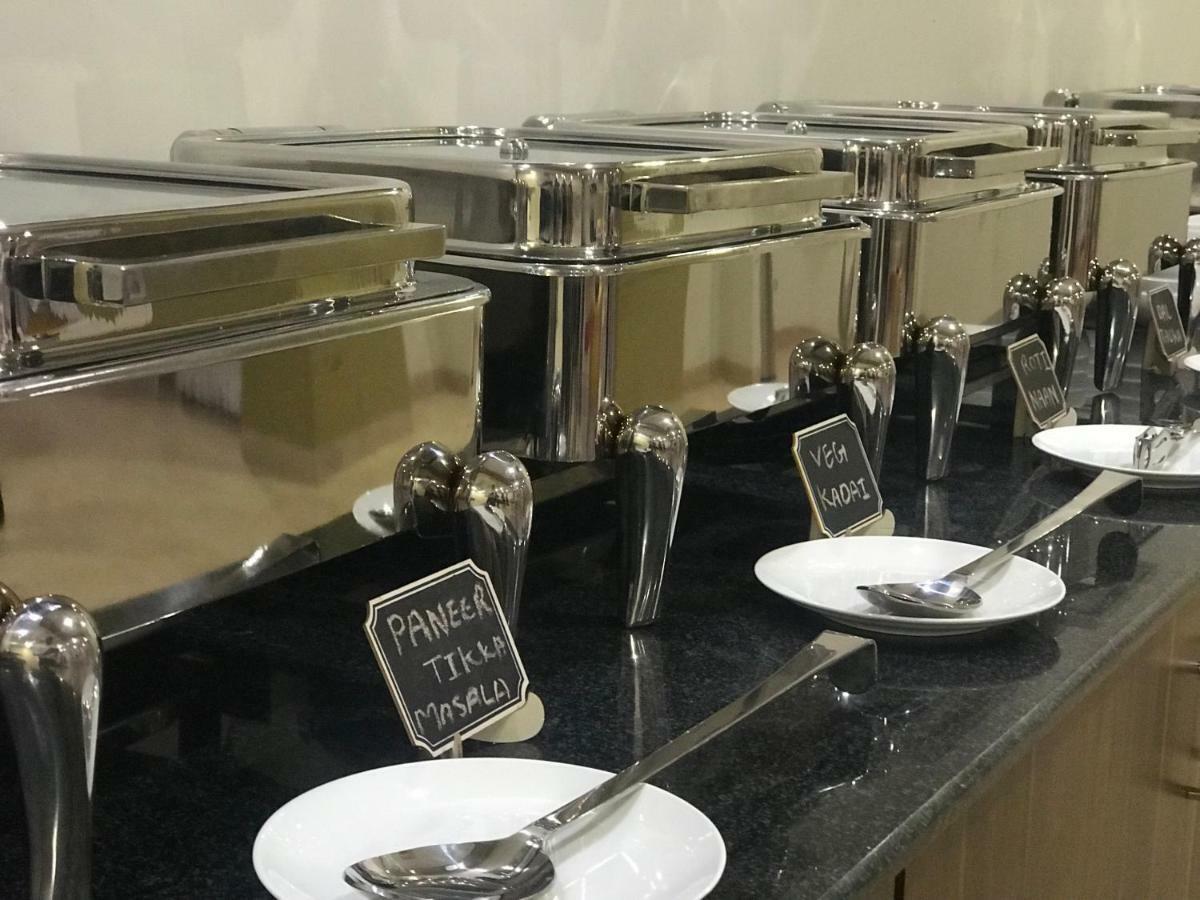 Kyriad Hotel Solapur By Othpl Esterno foto