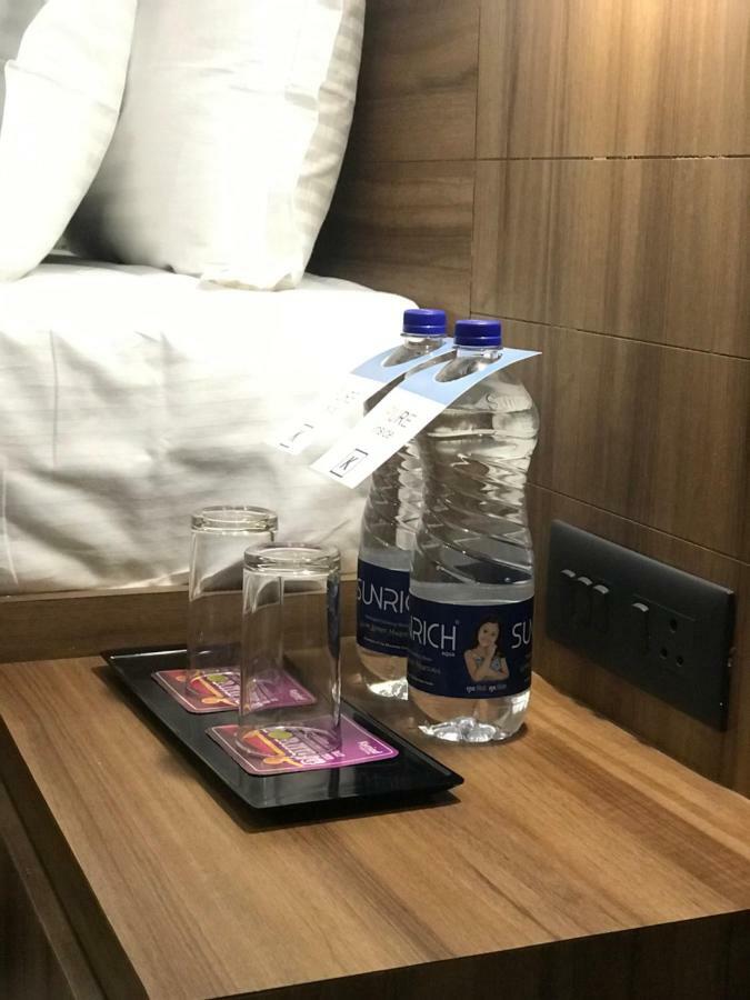 Kyriad Hotel Solapur By Othpl Esterno foto