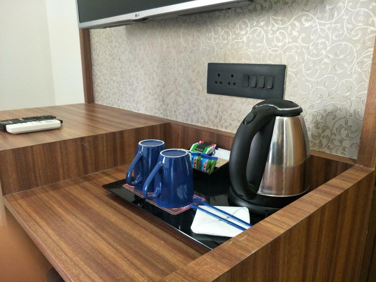Kyriad Hotel Solapur By Othpl Esterno foto