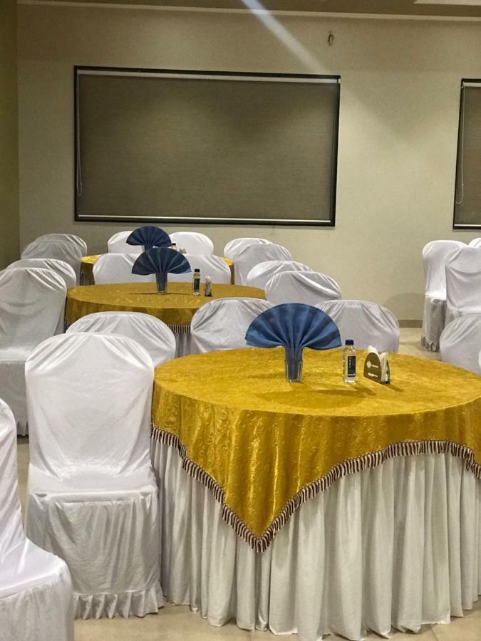 Kyriad Hotel Solapur By Othpl Esterno foto