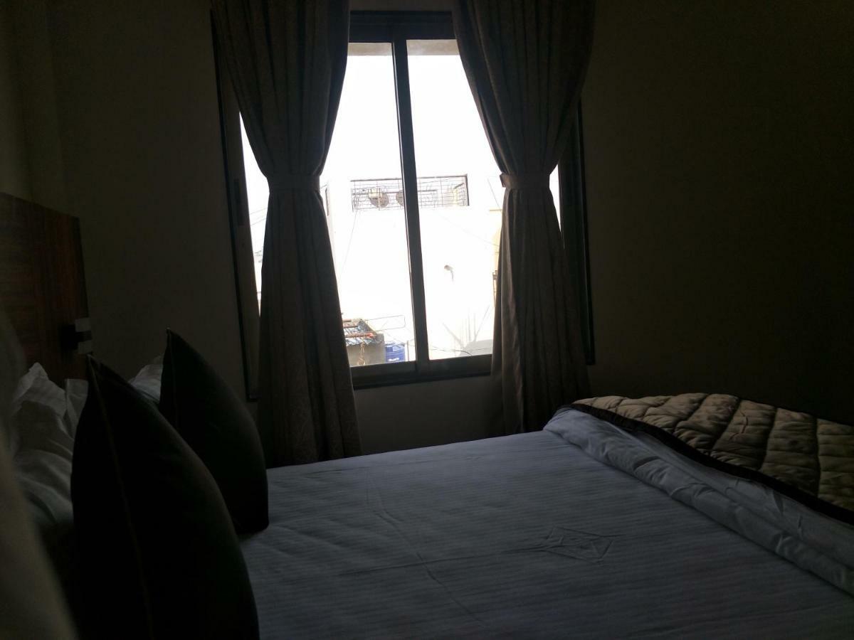 Kyriad Hotel Solapur By Othpl Esterno foto