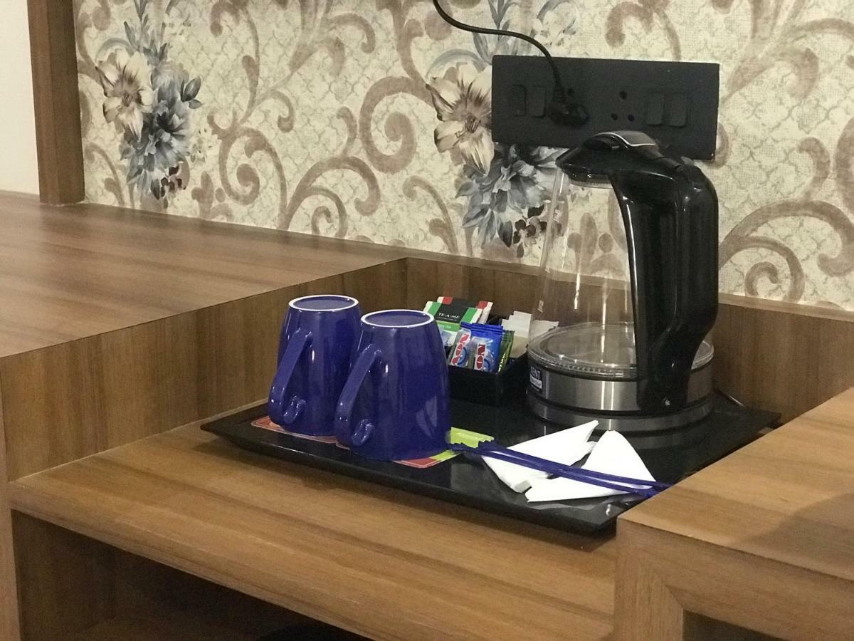 Kyriad Hotel Solapur By Othpl Esterno foto