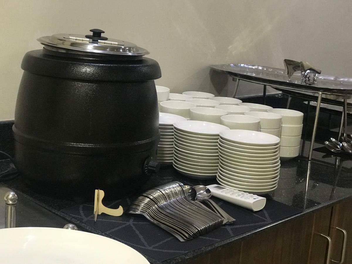 Kyriad Hotel Solapur By Othpl Esterno foto